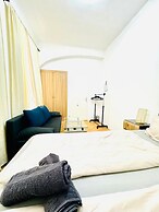 10BR Apt for Groups 8Min to Rathausplatz