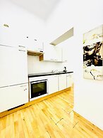 10BR Apt for Groups 8Min to Rathausplatz