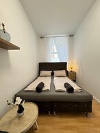 10BR Apt for Groups 8Min to Rathausplatz