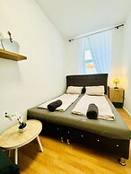 10BR Apt for Groups 8Min to Rathausplatz