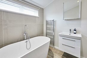 Host Stay Stan Hollis Lodge