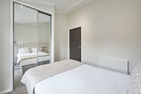 Host Stay Stan Hollis Lodge
