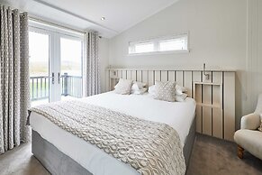 Host Stay Stan Hollis Lodge