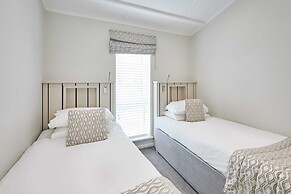 Host Stay Stan Hollis Lodge