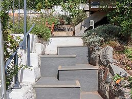 15 Summerland Avenue