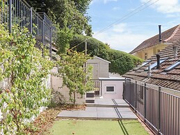 15 Summerland Avenue