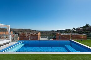 Chalet in Maspalomas With Heated Pool