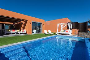 Chalet in Maspalomas With Heated Pool