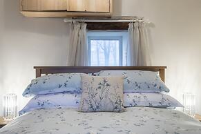 The Stables at Brambles Farm - Sleeps 2, Wifi