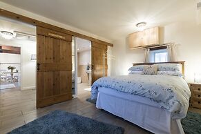 The Stables at Brambles Farm - Sleeps 2, Wifi