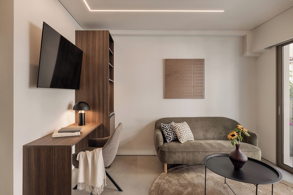 THE NIXON Suite and Apartments Hotel