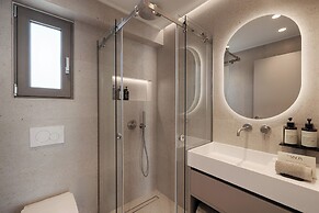 THE NIXON Suite and Apartments Hotel