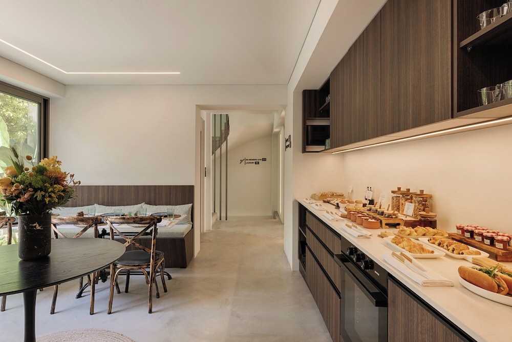THE NIXON Suite and Apartments Hotel