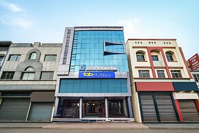Fabhotel Pleasure Inn