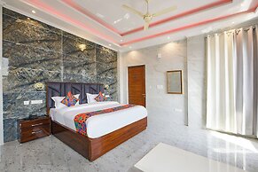 Fabhotel Paradise