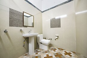 Fabhotel Paradise