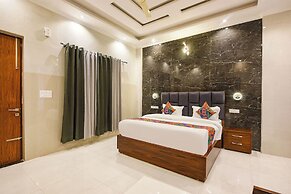 Fabhotel Paradise