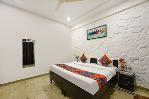 Fabhotel Silver Stone