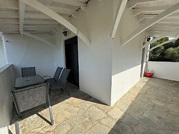 Makis House