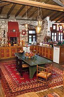 260m2 Unique Mountain House in Lilea Parnasos
