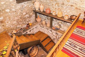 260m2 Unique Mountain House in Lilea Parnasos