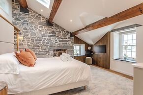Suites at Derby House