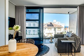 Central Secure Modern Studio w Views Bantry Pad