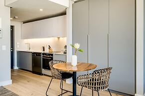 Central Secure Modern Studio w Views Bantry Pad