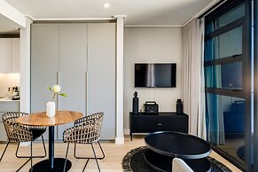 Central Secure Modern Studio w Views Bantry Pad