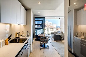 Central Secure Modern Studio w Views Bantry Pad