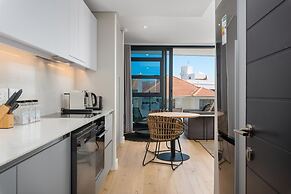 Central Secure Modern Studio w Views Bantry Pad