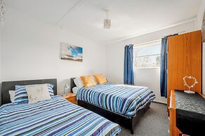2 Bed Chalet - Sleeps 3 - River and Mountain Views