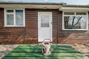 2 Bed Chalet - Sleeps 3 - River and Mountain Views