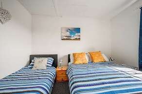 2 Bed Chalet - Sleeps 3 - River and Mountain Views