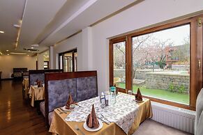 Tsokar Retreat