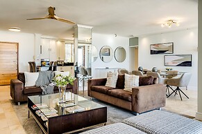 Camps Bay Beachside 2bed w Sea View Cloud 9