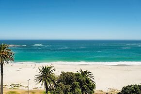 Camps Bay Beachside 2bed w Sea View Cloud 9