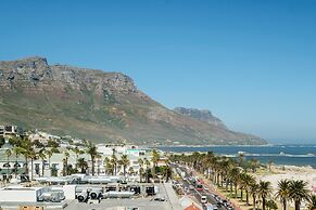 Camps Bay Beachside 2bed w Sea View Cloud 9