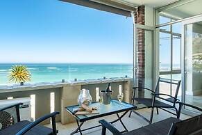Camps Bay Beachside 2bed w Sea View Cloud 9