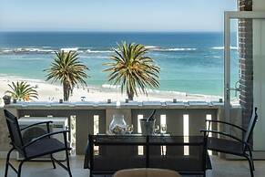 Camps Bay Beachside 2bed w Sea View Cloud 9