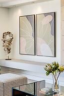 Camps Bay Beachside 2bed w Sea View Cloud 9