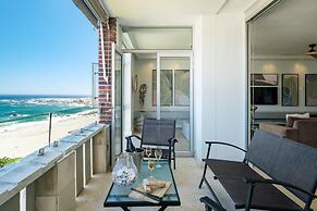 Camps Bay Beachside 2bed w Sea View Cloud 9