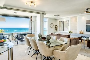 Camps Bay Beachside 2bed w Sea View Cloud 9