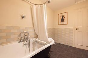 The Notting Hill Base - Charming 2bdr With Balcony