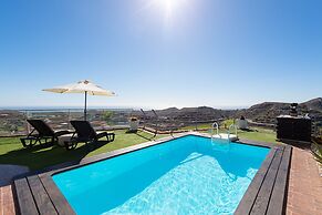 Lavish Villa Near Maspalomas Beach