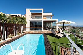 Lavish Villa Near Maspalomas Beach
