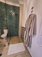 Riad Larbi Khalis