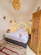Riad Larbi Khalis