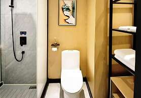 Z Holiday Hotel