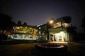 Hotel Drona Palace